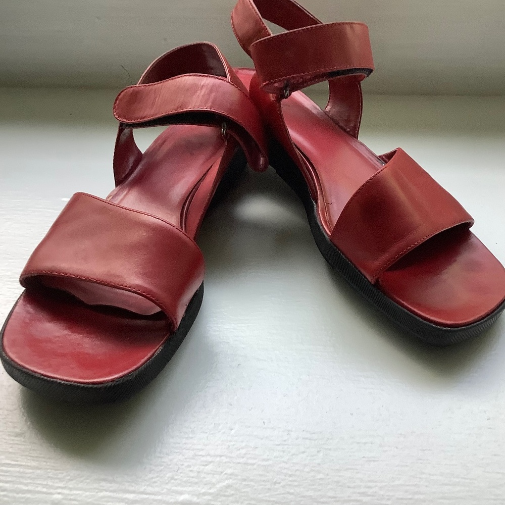 Vintage BCBG Paris red leather sandal